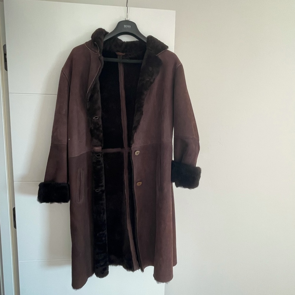 Beautiful genuine shearling coat in size M by Paul Berman, great condition